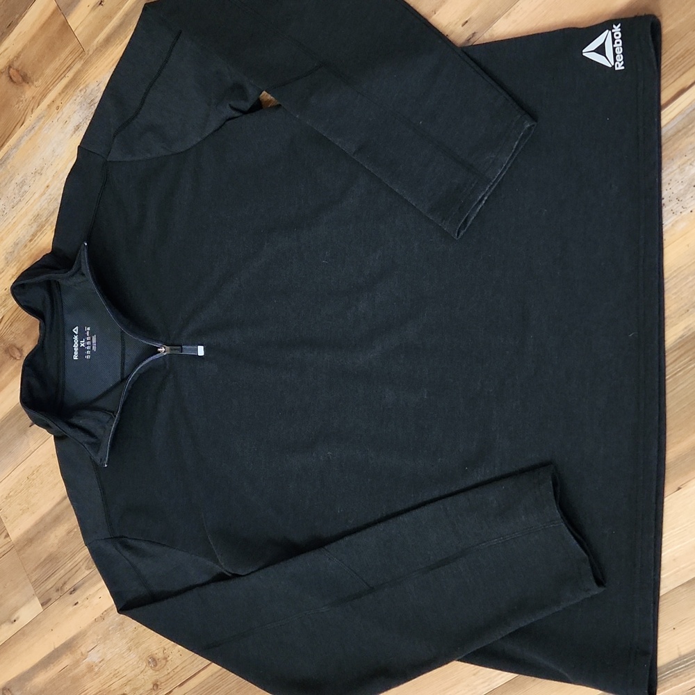 Mens Reebok black pullover in size Xl